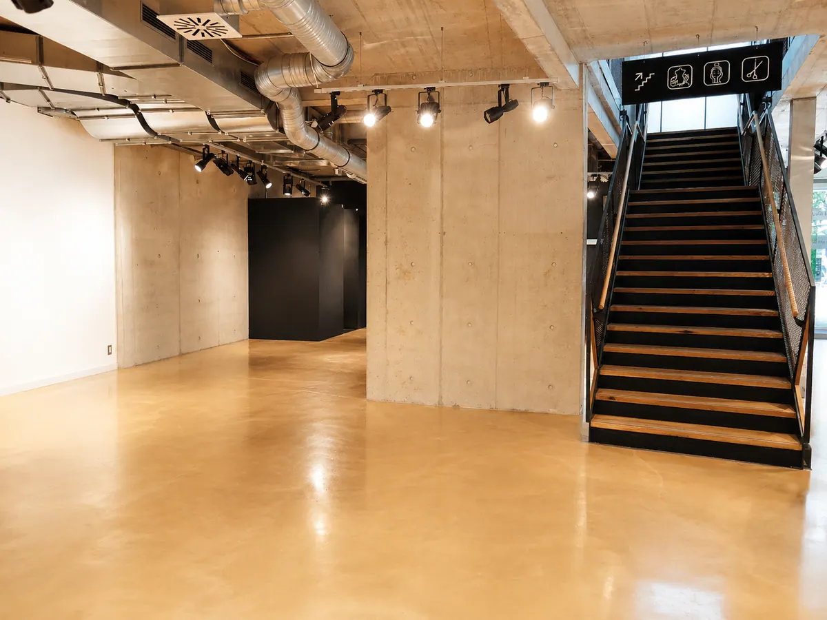 Modern retail space on the ground floor of the new Postturm Carré — Bild 3