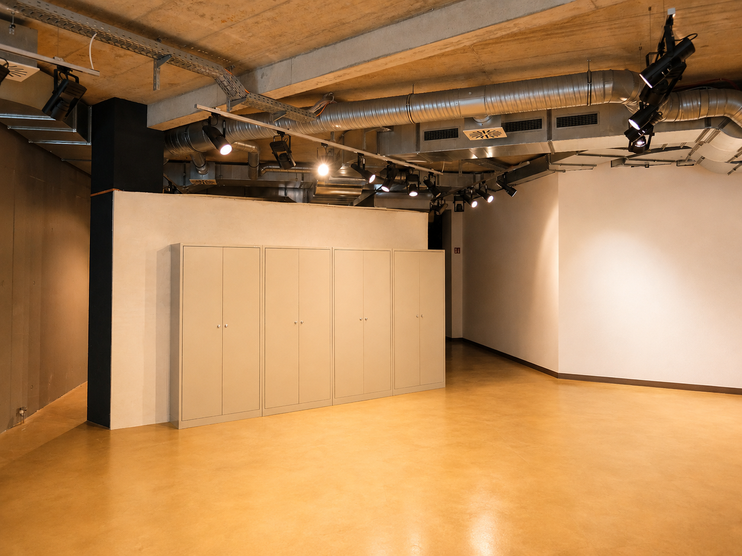 Moderne Einzelhandelsfläche im EG des Neuen Postturm Carré — Bild 5
