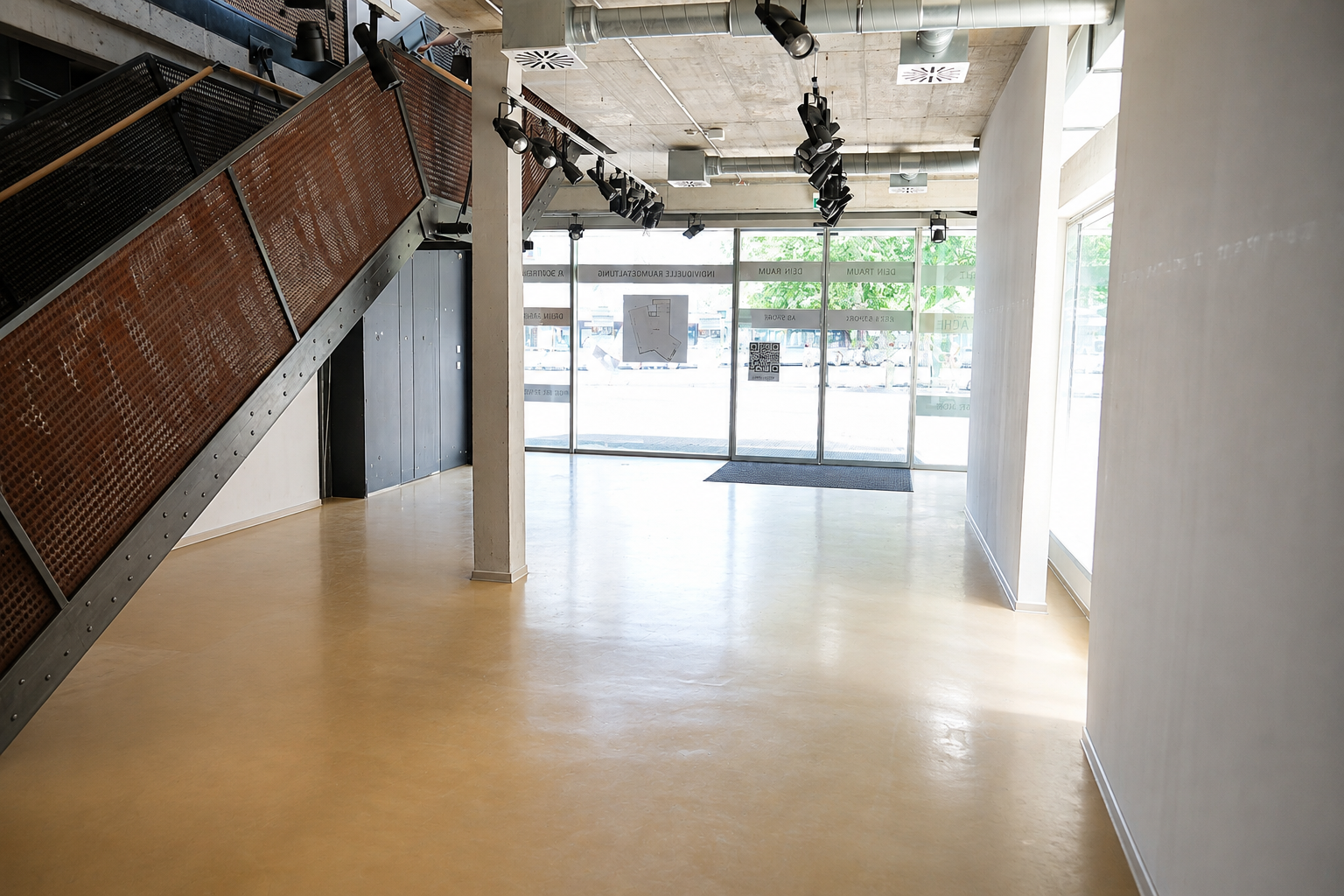 Moderne Einzelhandelsfläche im EG des Neuen Postturm Carré