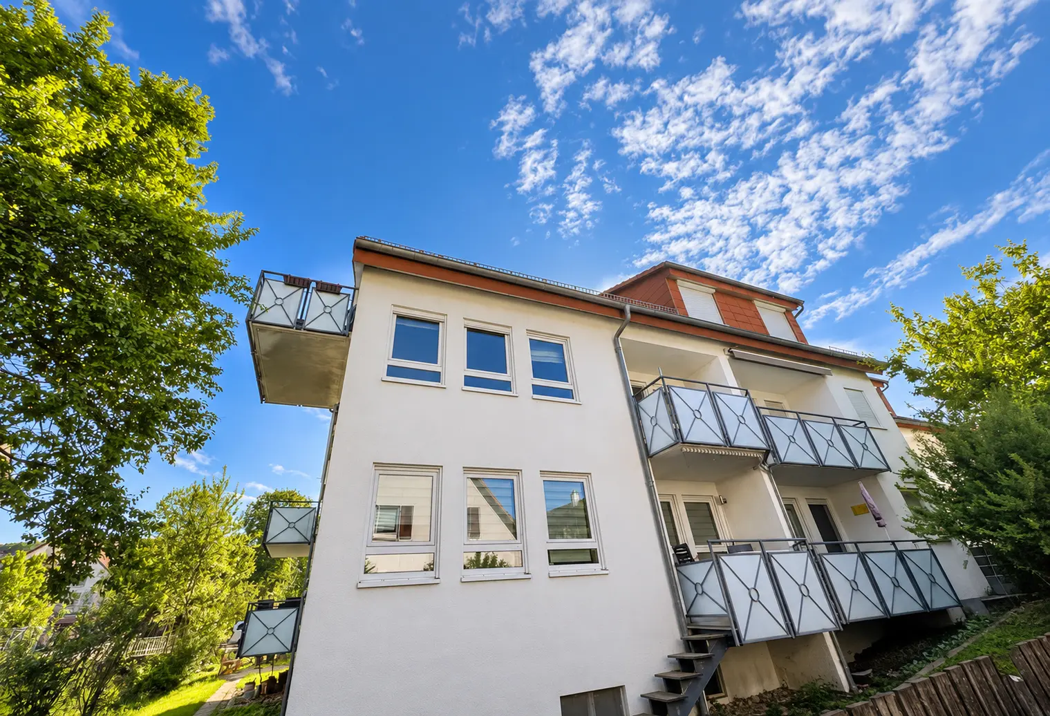 Attraktive 4-Zimmer-Dachgeschosswohnung mit Balkon & Tiefgarage — Schorndorf-Miedelsbach