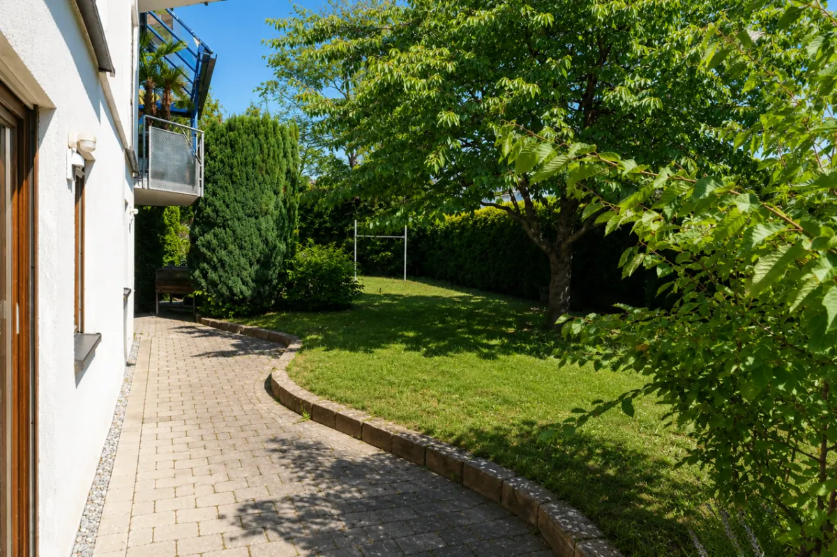 Light-filled garden apartment with style — Bild 8