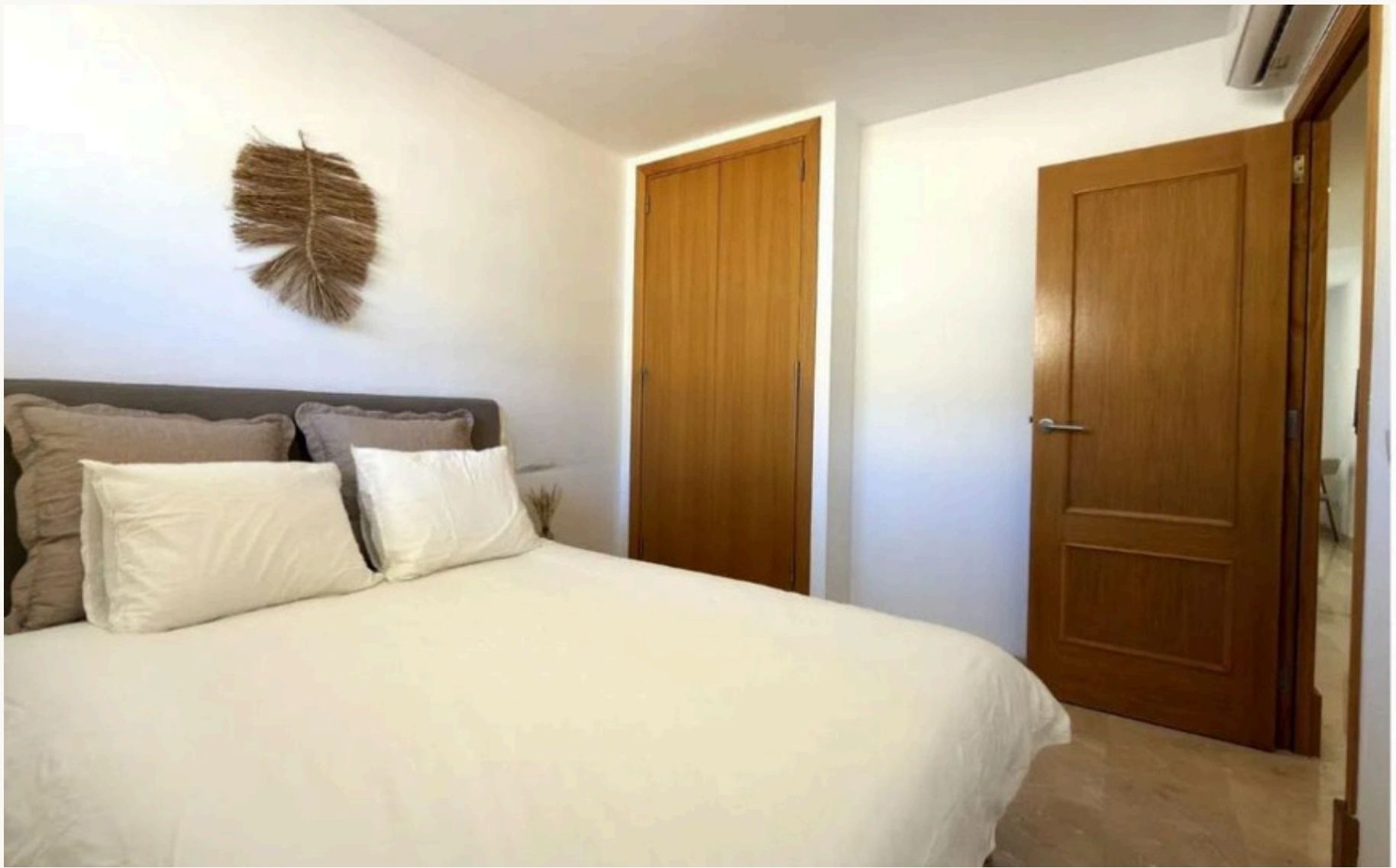 Renovierte 2-Zimmer-Wohnung mit Dachterrasse — Bild 4
