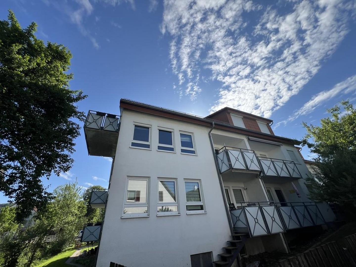 Attraktive 4-Zimmer-Dachgeschosswohnung mit Balkon & Tiefgarage — Schorndorf-Miedelsbach