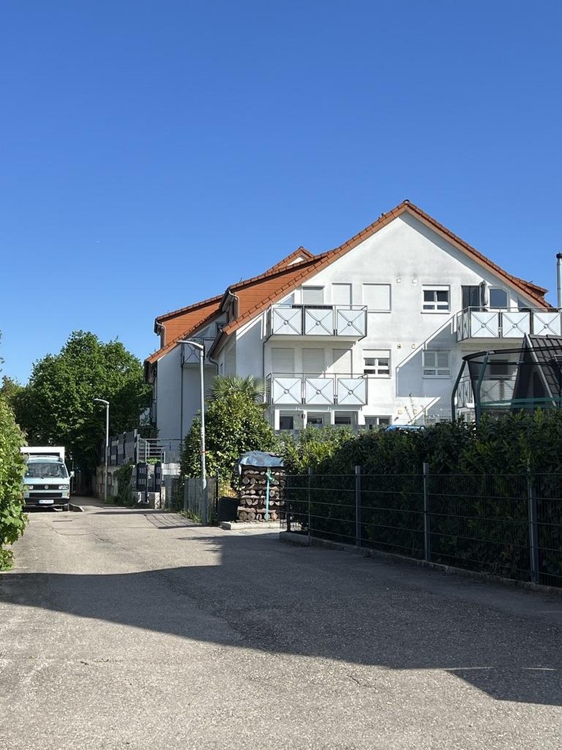 Attraktive 4-Zimmer-Dachgeschosswohnung mit Balkon & Tiefgarage — Bild 2
