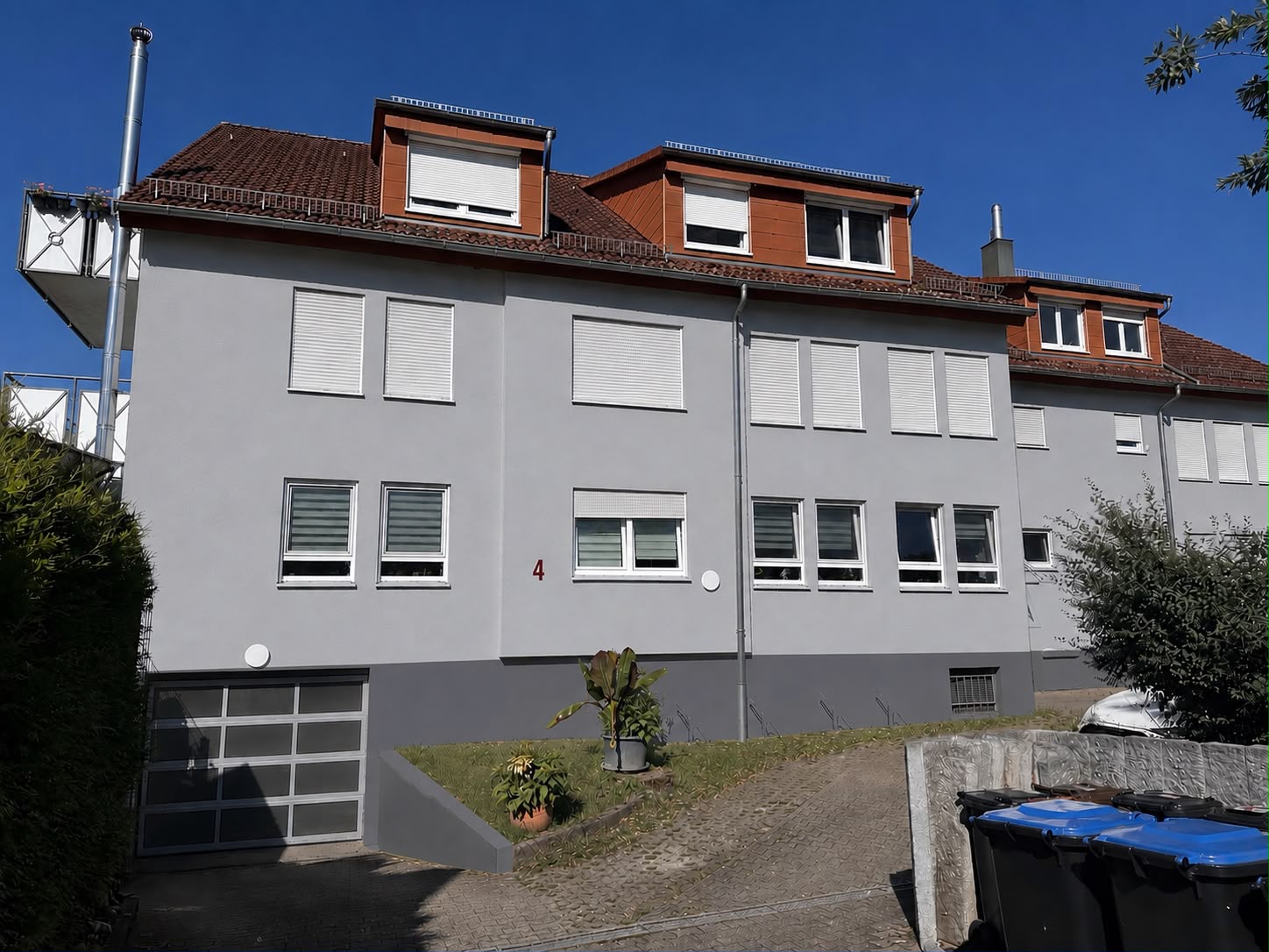 Attraktive 4-Zimmer-Dachgeschosswohnung mit Balkon & Tiefgarage — Schorndorf-Miedelsbach