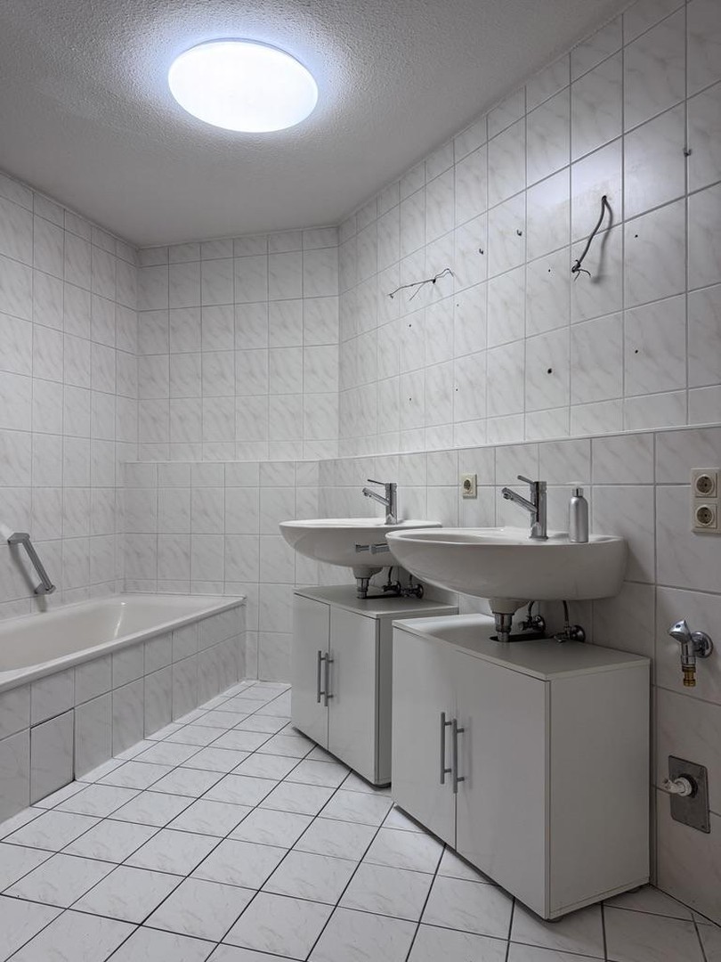 Attraktive 4-Zimmer-Dachgeschosswohnung mit Balkon & Tiefgarage — Bild 8