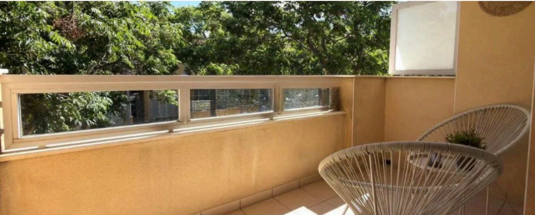 Renovierte 2-Zimmer-Wohnung mit Dachterrasse — Bild 8