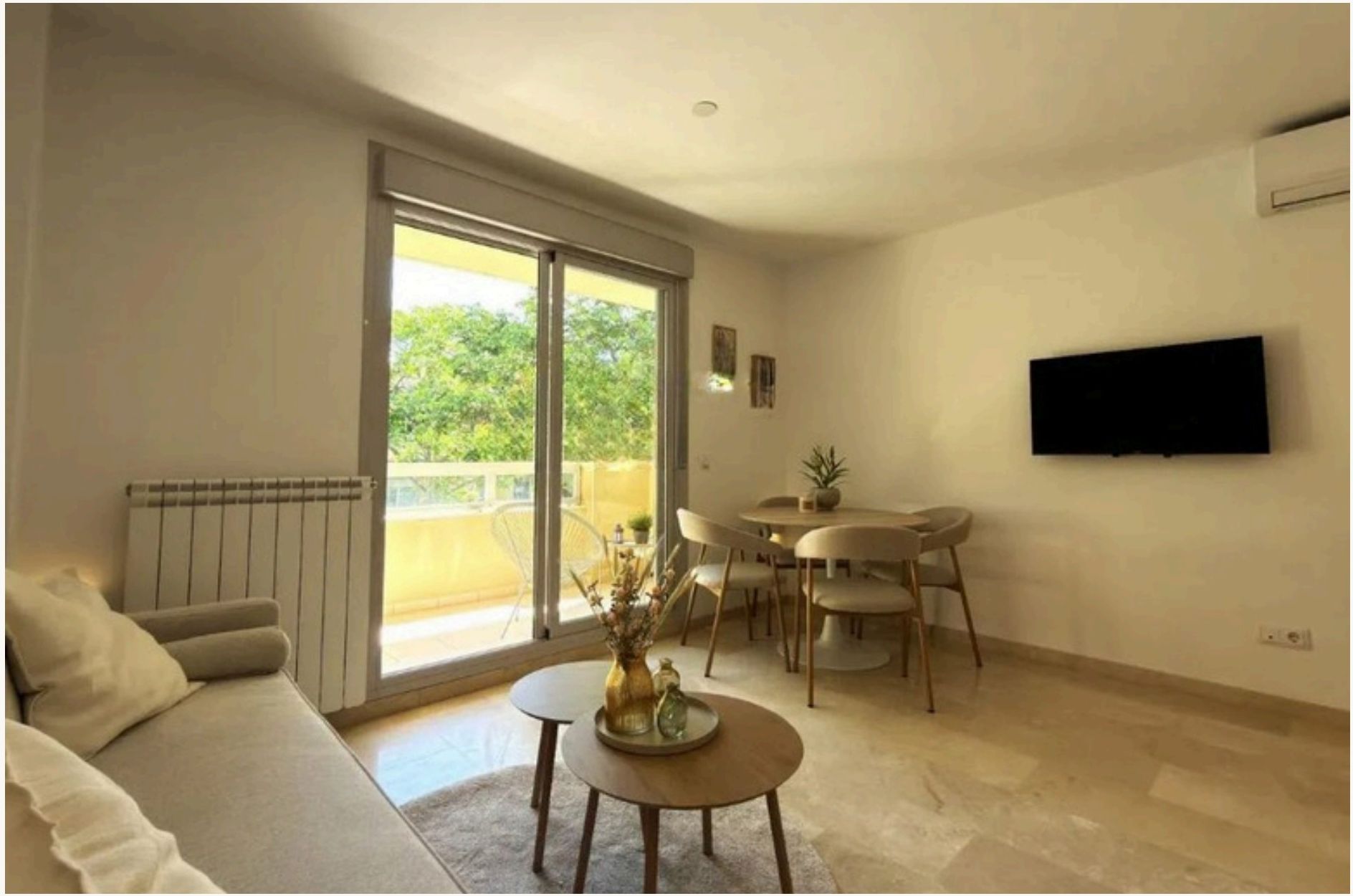 Renovierte 2-Zimmer-Wohnung mit Dachterrasse